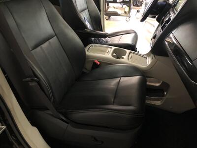 2016 Chrysler Town & Country Touring-L - Photo 18 - Saint Louis, MI 48880-9800