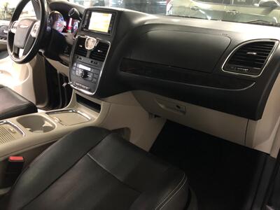 2016 Chrysler Town & Country Touring-L - Photo 19 - Saint Louis, MI 48880-9800
