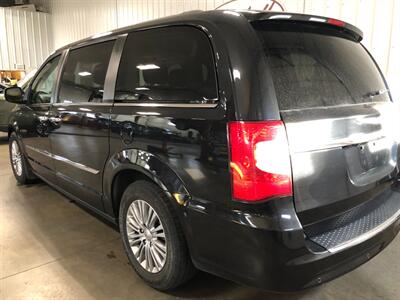 2016 Chrysler Town & Country Touring-L - Photo 3 - Saint Louis, MI 48880-9800