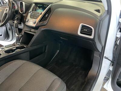 2017 Chevrolet Equinox LT - Photo 18 - Saint Louis, MI 48880-9800