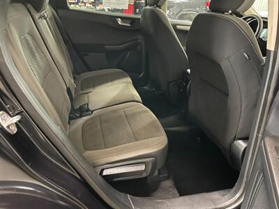 2020 Ford Escape SE   - Photo 17 - Saint Louis, MI 48880-9800