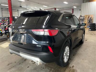 2020 Ford Escape SE   - Photo 6 - Saint Louis, MI 48880-9800