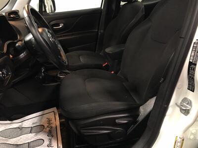 2020 Jeep Renegade Latitude   - Photo 15 - Saint Louis, MI 48880-9800