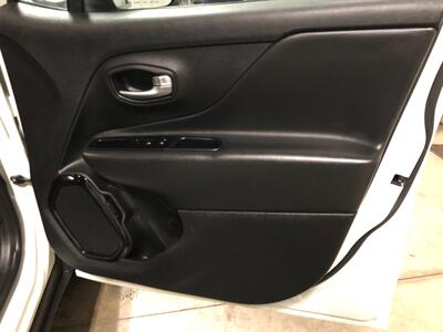 2020 Jeep Renegade Latitude   - Photo 21 - Saint Louis, MI 48880-9800