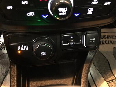 2020 Jeep Renegade Latitude   - Photo 11 - Saint Louis, MI 48880-9800