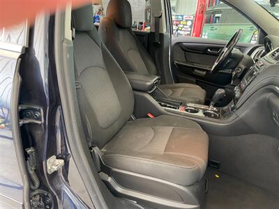 2017 Chevrolet Traverse LT - Photo 20 - Saint Louis, MI 48880-9800