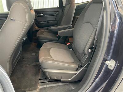 2017 Chevrolet Traverse LT - Photo 18 - Saint Louis, MI 48880-9800