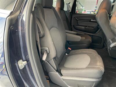 2017 Chevrolet Traverse LT - Photo 21 - Saint Louis, MI 48880-9800