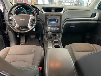 2017 Chevrolet Traverse LT - Photo 8 - Saint Louis, MI 48880-9800
