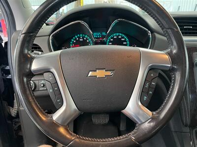 2017 Chevrolet Traverse LT - Photo 9 - Saint Louis, MI 48880-9800
