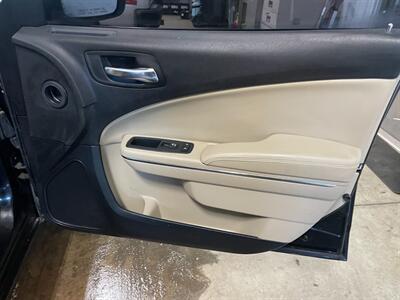 2014 Dodge Charger V6   - Photo 17 - Saint Louis, MI 48880-9800