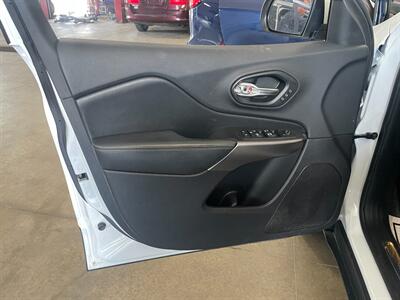 2019 Jeep Cherokee Limited   - Photo 21 - Saint Louis, MI 48880-9800