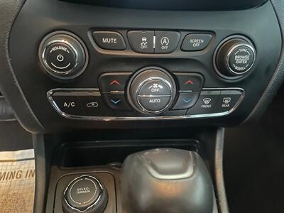 2019 Jeep Cherokee Limited   - Photo 14 - Saint Louis, MI 48880-9800