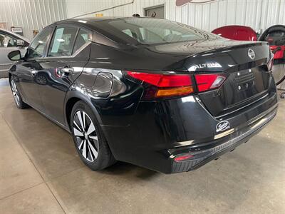 2021 Nissan Altima 2.5 SV - Photo 3 - Saint Louis, MI 48880-9800