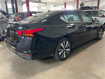 2021 Nissan Altima 2.5 SV - Photo 6 - Saint Louis, MI 48880-9800