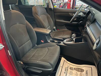 2020 Kia Forte LXS   - Photo 19 - Saint Louis, MI 48880-9800