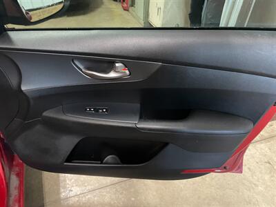 2020 Kia Forte LXS   - Photo 21 - Saint Louis, MI 48880-9800