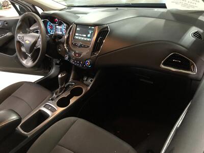 2017 Chevrolet Cruze LT Auto   - Photo 21 - Saint Louis, MI 48880-9800