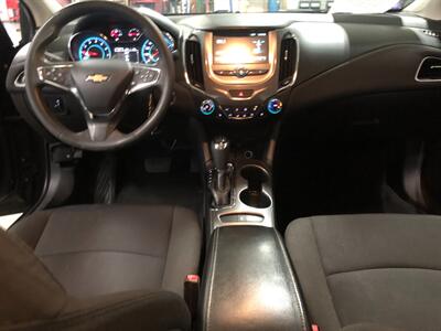 2017 Chevrolet Cruze LT Auto   - Photo 8 - Saint Louis, MI 48880-9800