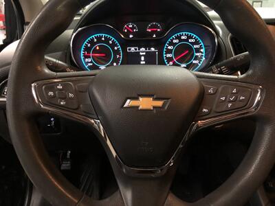 2017 Chevrolet Cruze LT Auto   - Photo 9 - Saint Louis, MI 48880-9800