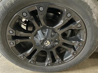 2017 GMC Yukon SLT   - Photo 30 - Saint Louis, MI 48880-9800