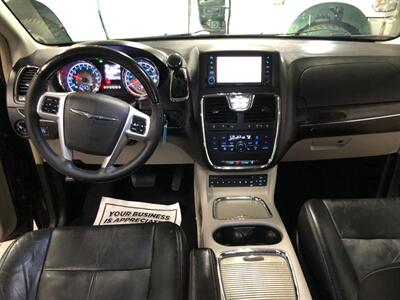 2012 Chrysler Town & Country Limited - Photo 8 - Saint Louis, MI 48880-9800