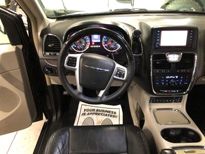2012 Chrysler Town & Country Limited - Photo 9 - Saint Louis, MI 48880-9800