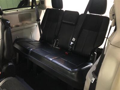 2012 Chrysler Town & Country Limited - Photo 16 - Saint Louis, MI 48880-9800