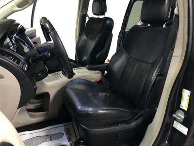 2012 Chrysler Town & Country Limited - Photo 14 - Saint Louis, MI 48880-9800