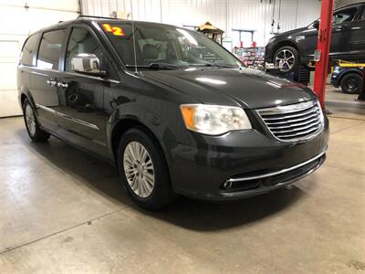 2012 Chrysler Town & Country Limited - Photo 4 - Saint Louis, MI 48880-9800