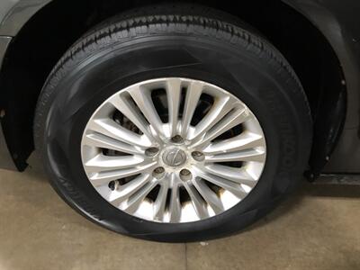 2012 Chrysler Town & Country Limited - Photo 27 - Saint Louis, MI 48880-9800