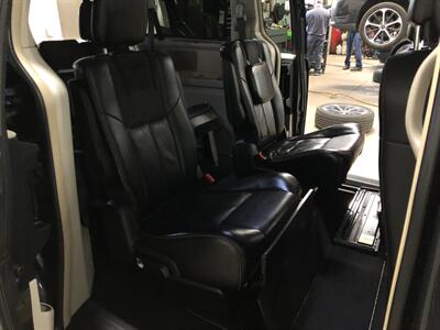2012 Chrysler Town & Country Limited - Photo 20 - Saint Louis, MI 48880-9800