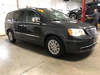 2012 Chrysler Town & Country Limited - Photo 5 - Saint Louis, MI 48880-9800