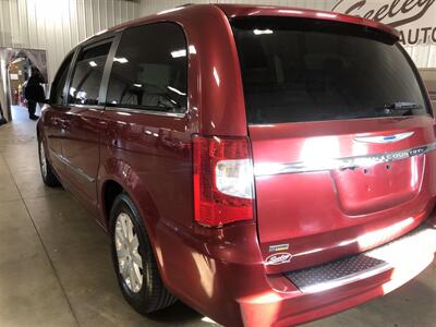 2016 Chrysler Town & Country Touring   - Photo 6 - Saint Louis, MI 48880-9800