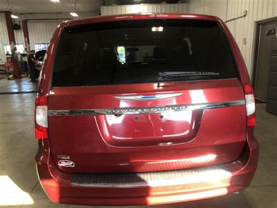 2016 Chrysler Town & Country Touring   - Photo 24 - Saint Louis, MI 48880-9800