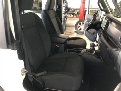 2020 Jeep Wrangler Sport   - Photo 15 - Saint Louis, MI 48880-9800