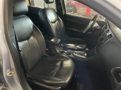 2014 Chrysler 200 Limited - Photo 17 - Saint Louis, MI 48880-9800