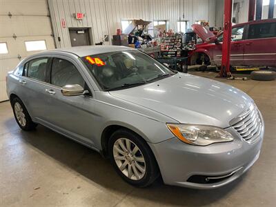 2014 Chrysler 200 Limited - Photo 5 - Saint Louis, MI 48880-9800