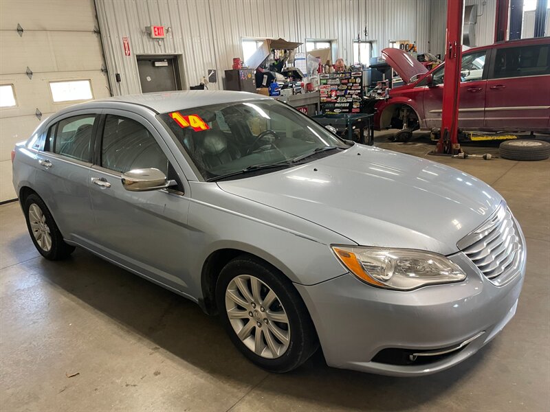 2014 Chrysler 200 Limited - Photo 5 - Saint Louis, MI 48880-9800