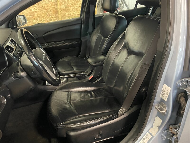 2014 Chrysler 200 Limited - Photo 15 - Saint Louis, MI 48880-9800