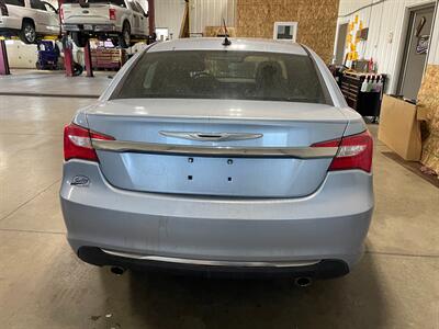 2014 Chrysler 200 Limited - Photo 7 - Saint Louis, MI 48880-9800