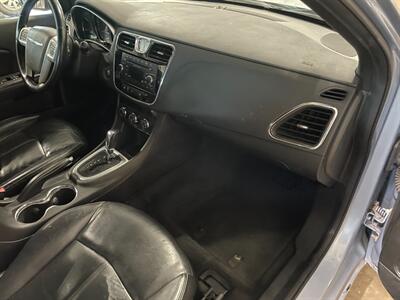 2014 Chrysler 200 Limited - Photo 19 - Saint Louis, MI 48880-9800