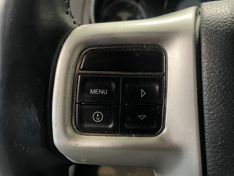 2014 Chrysler 200 Limited - Photo 11 - Saint Louis, MI 48880-9800
