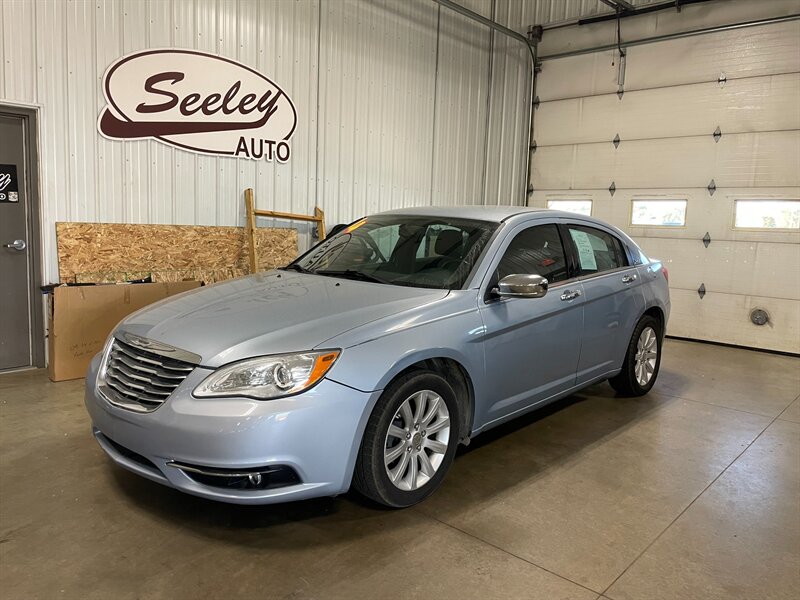 2014 Chrysler 200 Limited   - Photo 1 - Saint Louis, MI 48880-9800