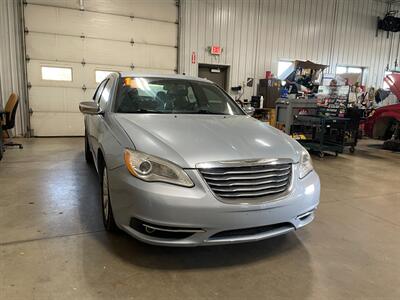2014 Chrysler 200 Limited - Photo 4 - Saint Louis, MI 48880-9800