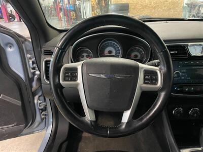 2014 Chrysler 200 Limited - Photo 9 - Saint Louis, MI 48880-9800