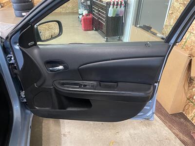 2014 Chrysler 200 Limited - Photo 21 - Saint Louis, MI 48880-9800