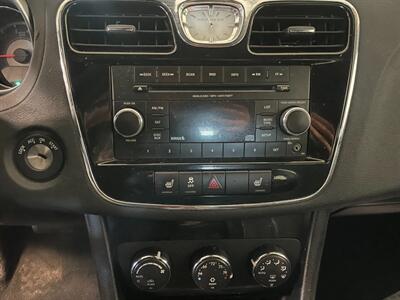 2014 Chrysler 200 Limited - Photo 14 - Saint Louis, MI 48880-9800