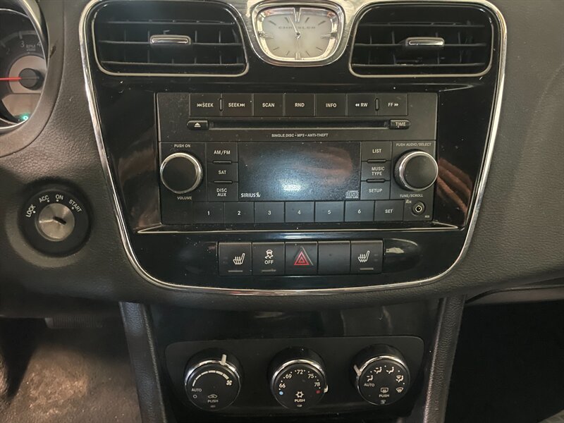 2014 Chrysler 200 Limited - Photo 14 - Saint Louis, MI 48880-9800