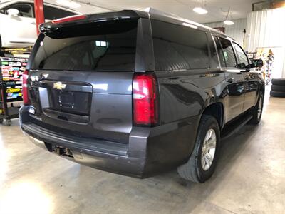2017 Chevrolet Suburban LT   - Photo 6 - Saint Louis, MI 48880-9800
